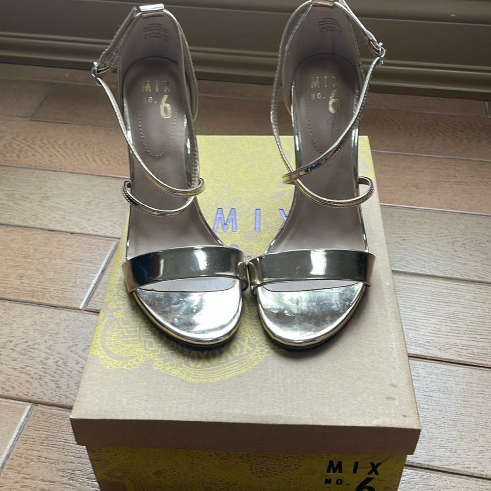 Mix No 6 Strappy Gold Heels size 8